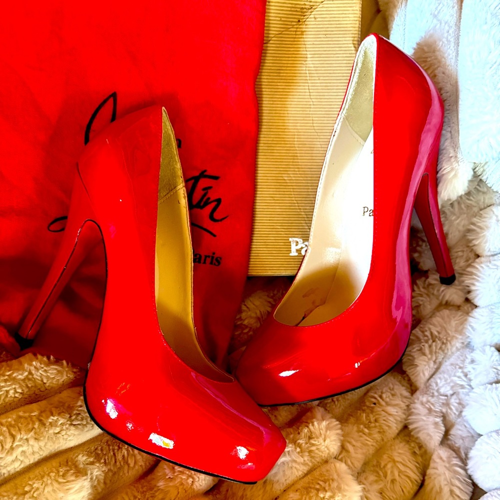 Christian Loubouton 37 Rouge Pump